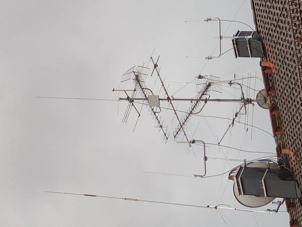 Rechts die 2 neuen Mulitmode Digipeater Antennen DMR/D-Star/C4FM